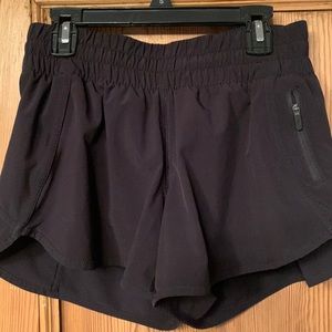 Lululemon black athletic shorts with liner